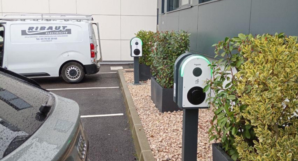 Installation de borne de recharge de véhicules IRVE