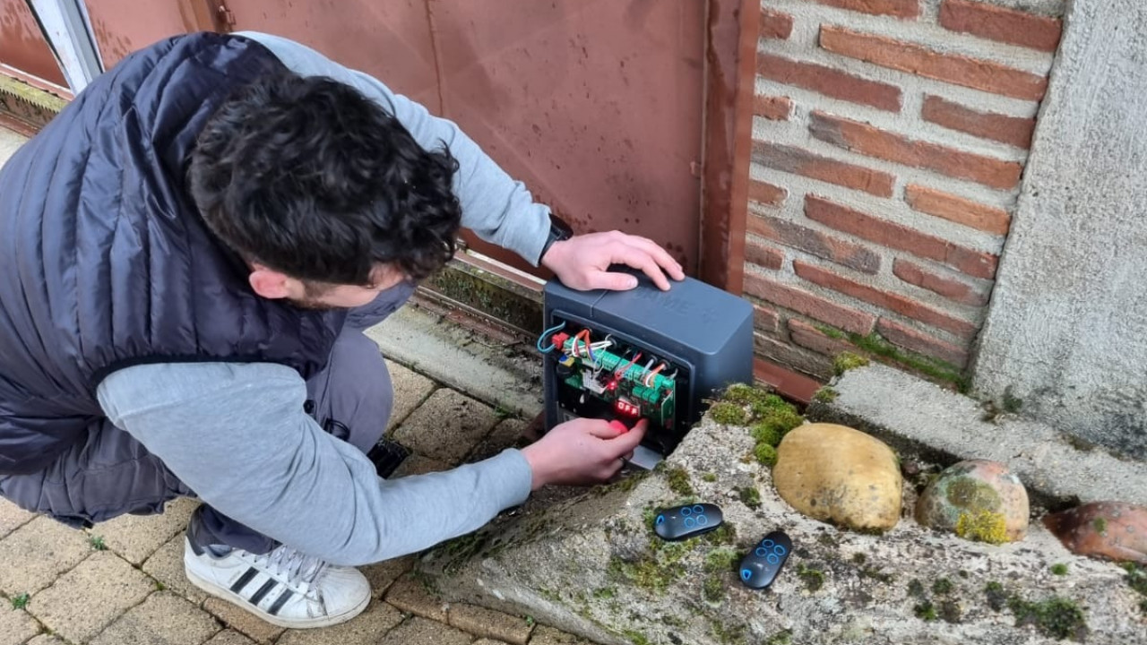 Remplacement de motorisation de portail coulissant pour un particulier à  Châtillon-sur-Chalaronne