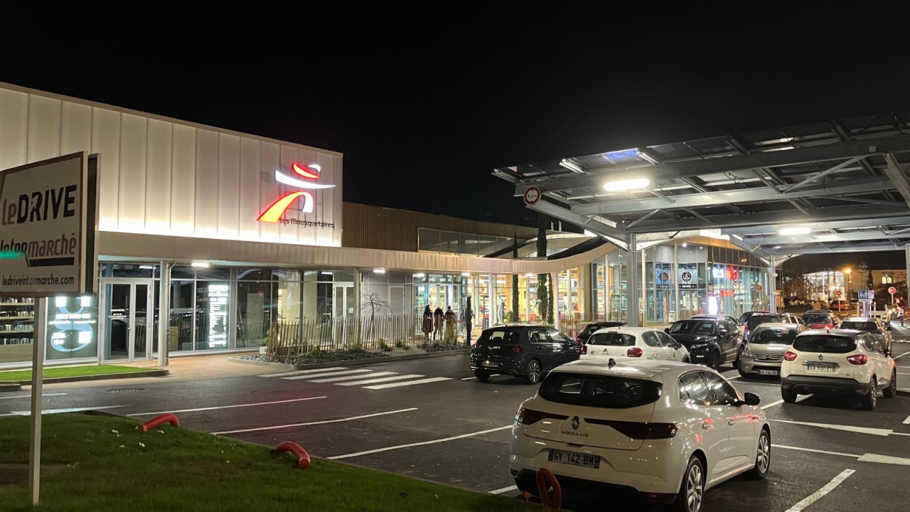 Rénovation complète électrique et éclairage Intermarché en site occupé à Belleville-en-Beaujolais